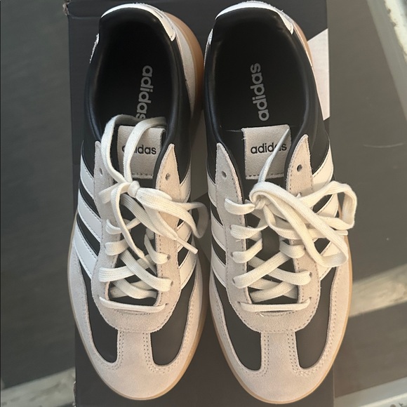Adidas Classic Black and White Trainers - Picture 2 of 6